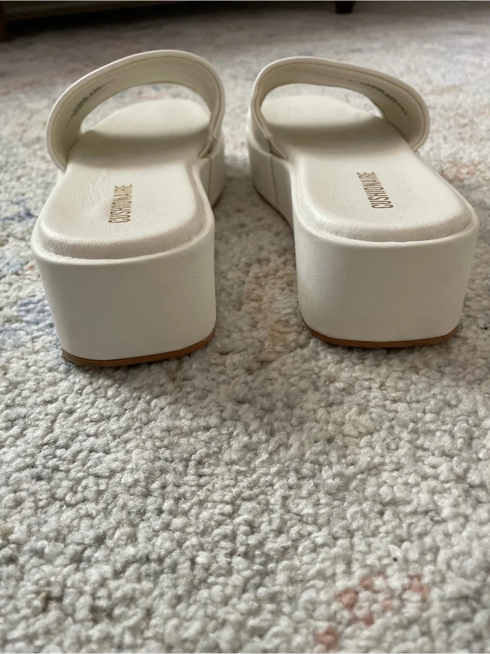 Cushionaire ivory slides